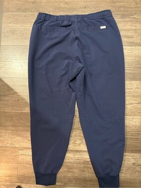 FIGS Technical Collection Navy Blue Zamora Jogger Scrub Pants Size Large Short